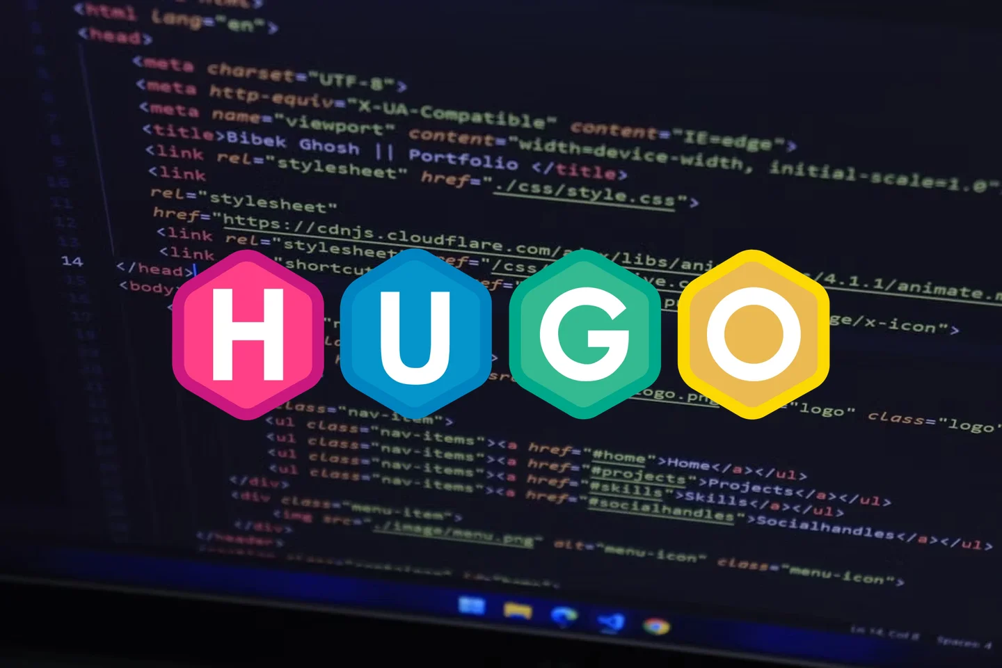 Écran affichant des lignes de code HTML et CSS — illustration de la migration d'un site WordPress vers un site statique avec Hugo et l'IA